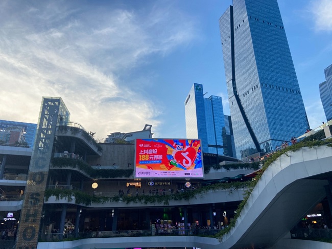 華邦瀛戶外LED顯示屏防水技術：確保戶外顯示的持久性與穩定性